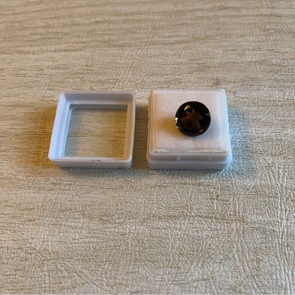 5.42 carat 12mm round Smokey Topaz - Picture 3 of 6